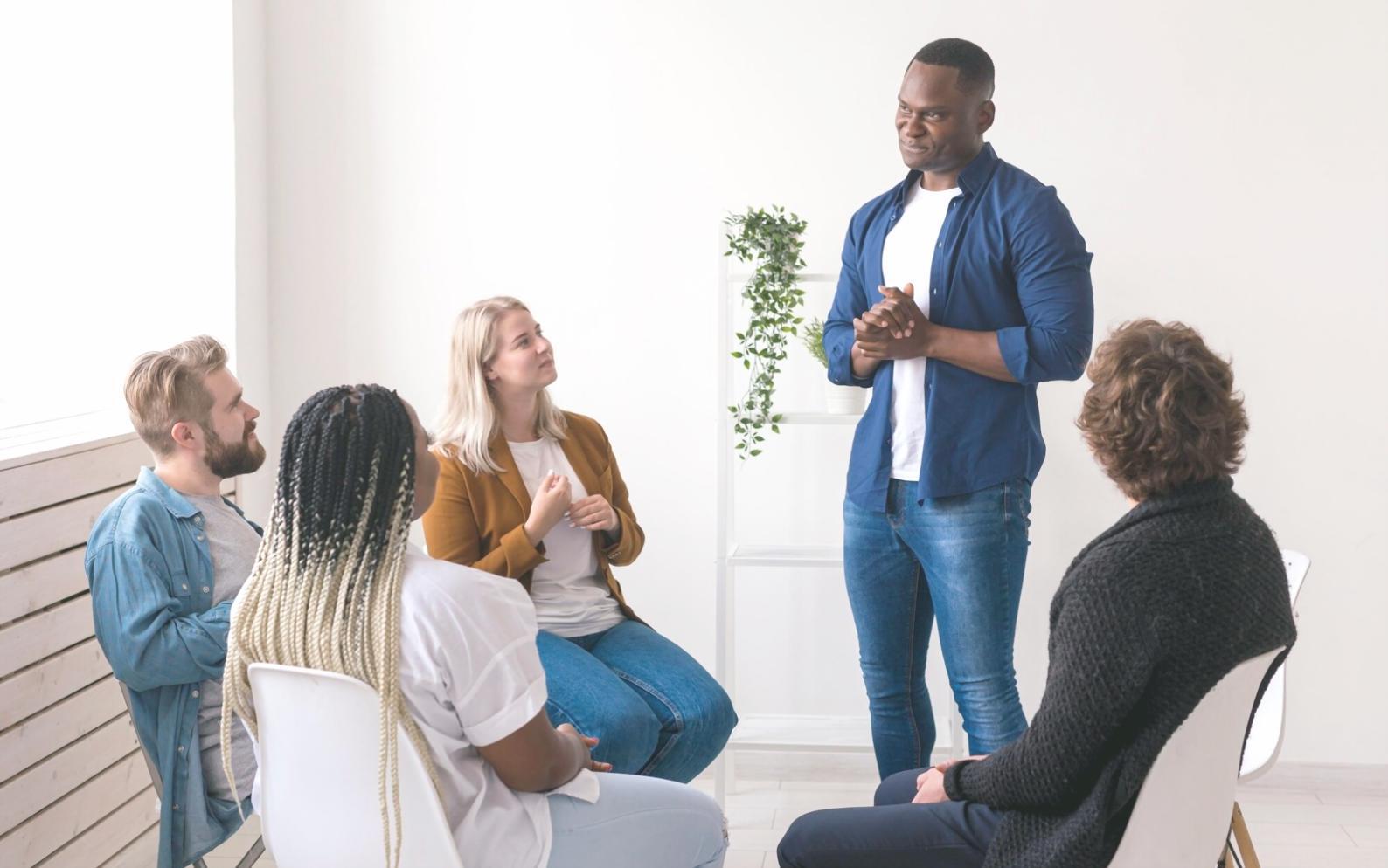 Finanzbericht und Taschenrechner zur Solvenzanalyse